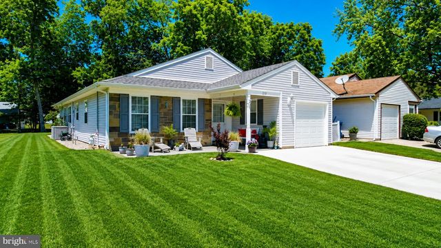 210 LEXINGTON DR, Tuckerton, NJ 08087