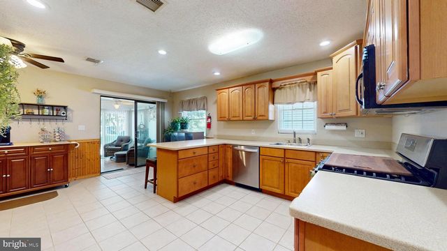 210 LEXINGTON DR, Tuckerton, NJ 08087