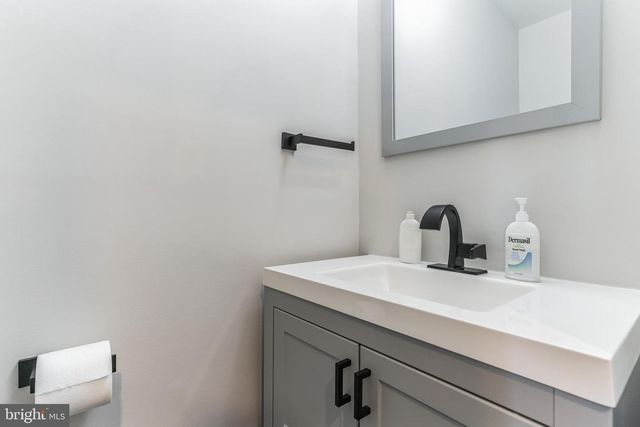 805 JEFFERSON ST NW, Washington, DC 20011