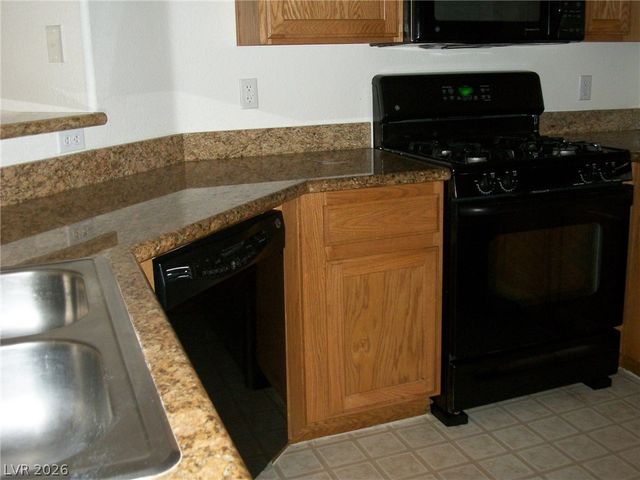 5855 VALLEY Drive 2040, North Las Vegas, NV 89031