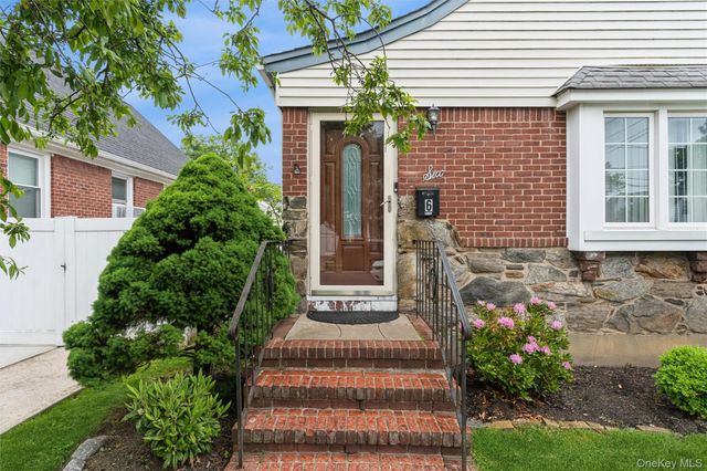 6 Jasper Street, Valley Stream, NY 11580