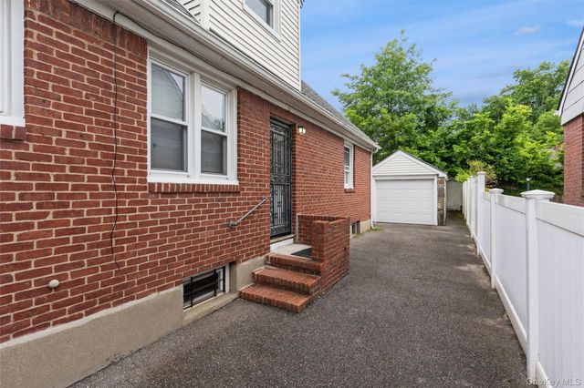 6 Jasper Street, Valley Stream, NY 11580