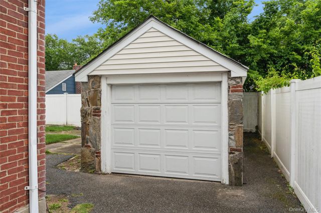6 Jasper Street, Valley Stream, NY 11580