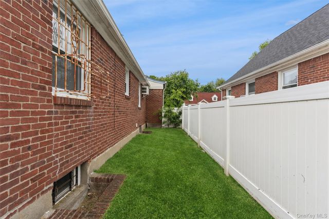 6 Jasper Street, Valley Stream, NY 11580