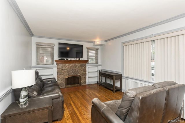 6 Jasper Street, Valley Stream, NY 11580