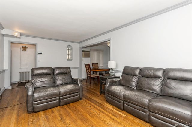 6 Jasper Street, Valley Stream, NY 11580