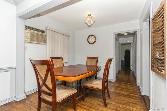 6 Jasper Street, Valley Stream, NY 11580