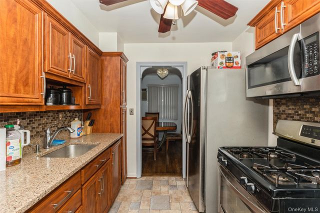 6 Jasper Street, Valley Stream, NY 11580