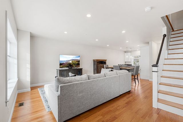 176 Main St 3, Medway, MA 02053