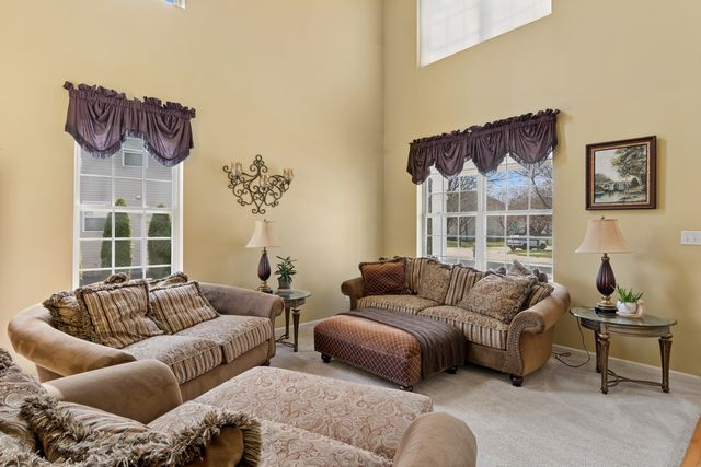 241 Ashcroft Lane, Oswego, IL 60543