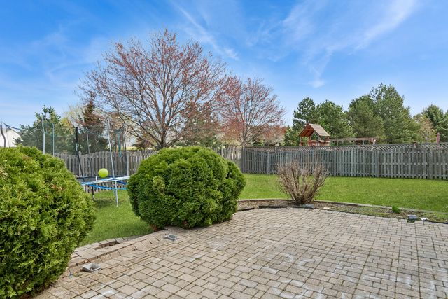 241 Ashcroft Lane, Oswego, IL 60543