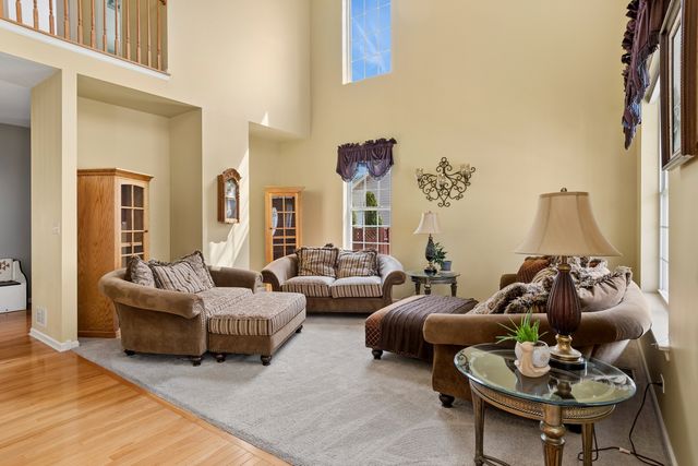 241 Ashcroft Lane, Oswego, IL 60543