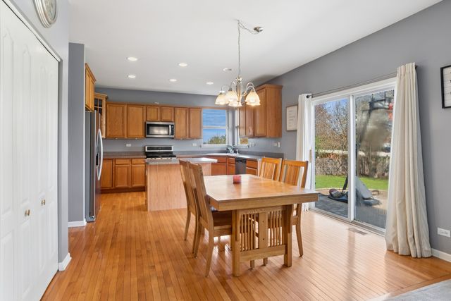 241 Ashcroft Lane, Oswego, IL 60543