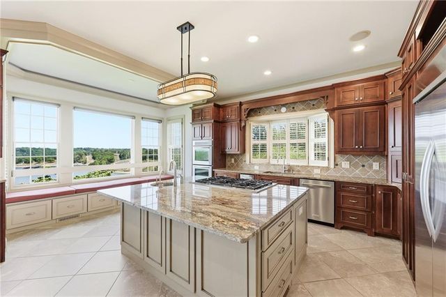 2742 High Vista Point, Gainesville, GA 30501