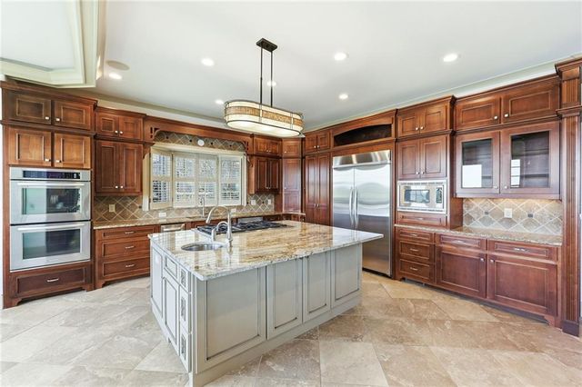 2742 High Vista Point, Gainesville, GA 30501
