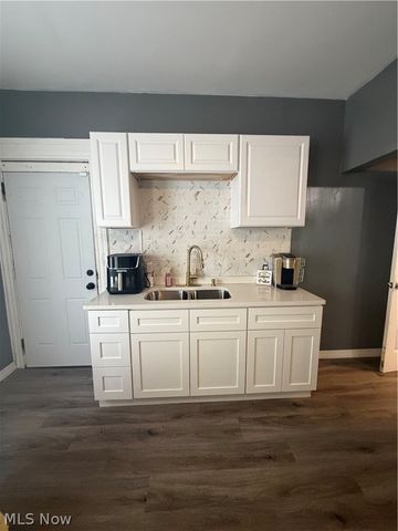 2201 E 86th Street, Cleveland, OH 44106