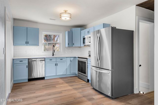 704 W Emory Rd, Powell, TN 37849