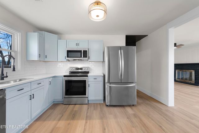 704 W Emory Rd, Powell, TN 37849