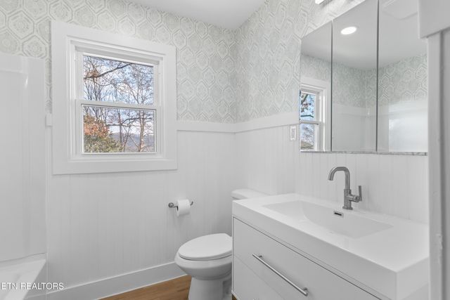 704 W Emory Rd, Powell, TN 37849