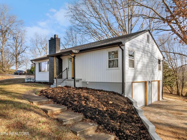 704 W Emory Rd, Powell, TN 37849