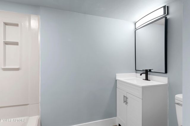 704 W Emory Rd, Powell, TN 37849