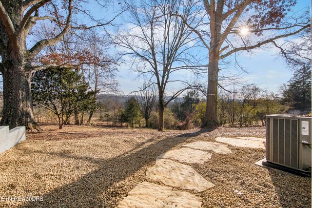 704 W Emory Rd, Powell, TN 37849