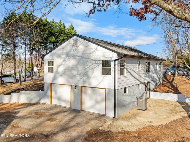 704 W Emory Rd, Powell, TN 37849