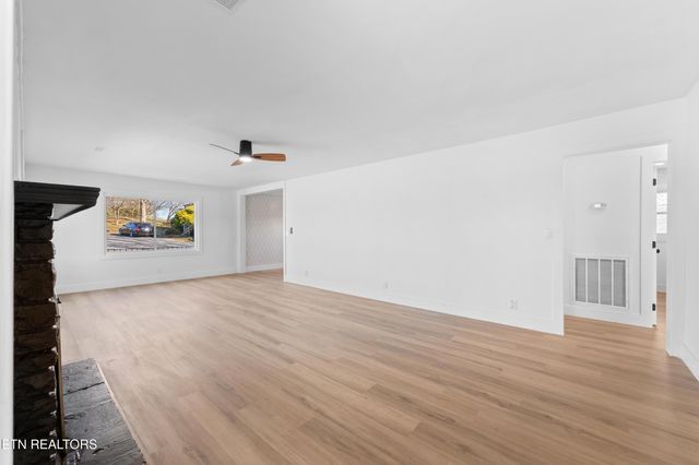 704 W Emory Rd, Powell, TN 37849