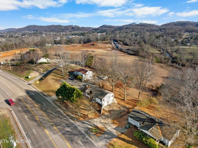704 W Emory Rd, Powell, TN 37849