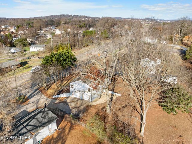 704 W Emory Rd, Powell, TN 37849