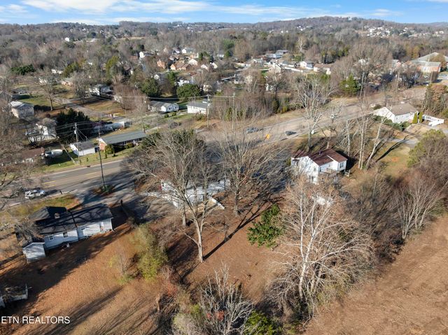 704 W Emory Rd, Powell, TN 37849