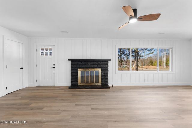 704 W Emory Rd, Powell, TN 37849