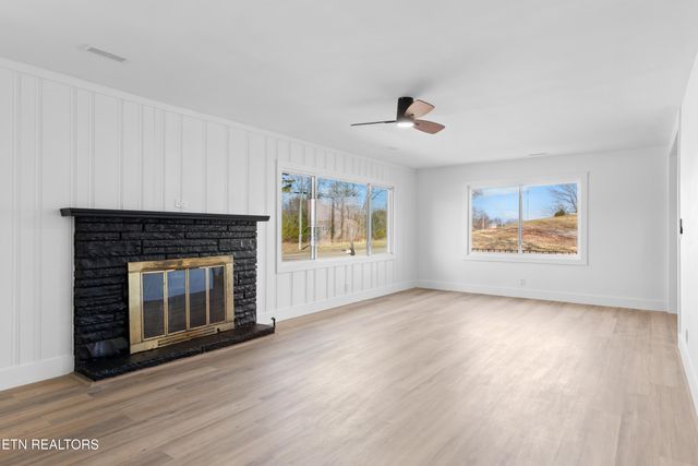 704 W Emory Rd, Powell, TN 37849