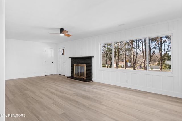 704 W Emory Rd, Powell, TN 37849