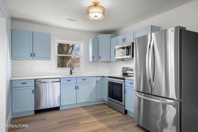 704 W Emory Rd, Powell, TN 37849