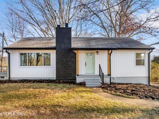 704 W Emory Rd, Powell, TN 37849