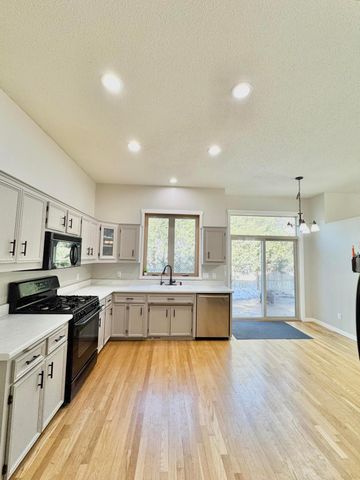 8561 Flamingo Drive, Chanhassen, MN 55317