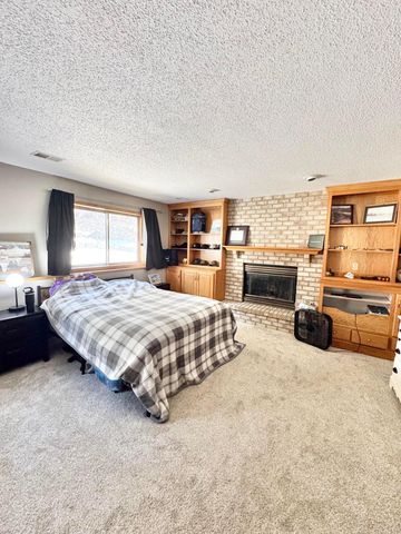 8561 Flamingo Drive, Chanhassen, MN 55317