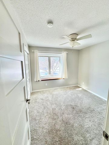 8561 Flamingo Drive, Chanhassen, MN 55317