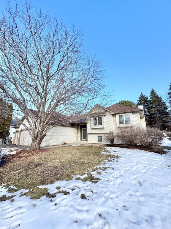 8561 Flamingo Drive, Chanhassen, MN 55317