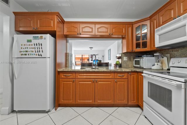 1800 W 54th Street 109, Hialeah, FL 33012