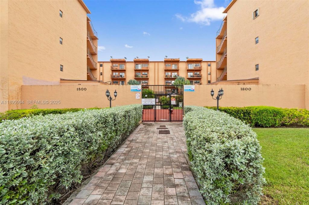 1800 W 54th Street 109, Hialeah, FL 33012