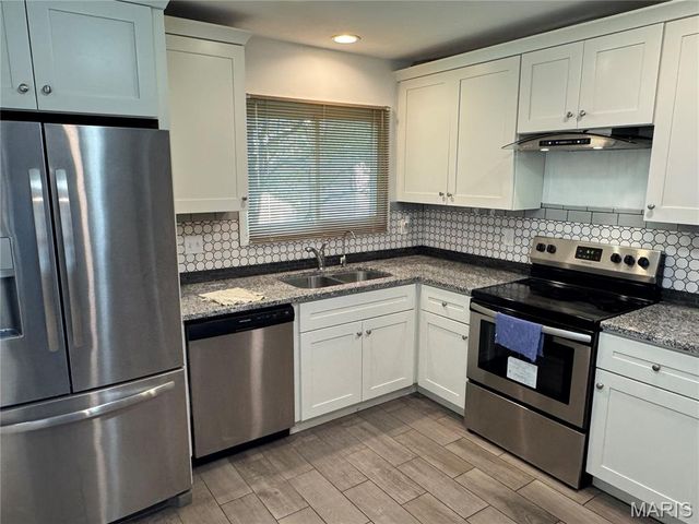 777 Lamplight Lane, Hazelwood, MO 63042