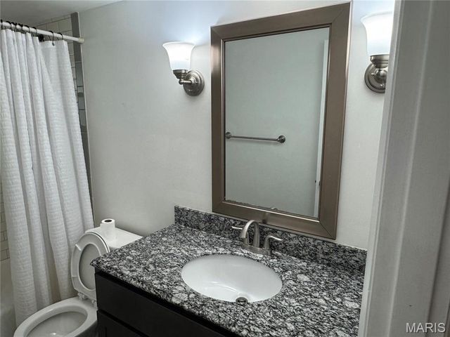 777 Lamplight Lane, Hazelwood, MO 63042