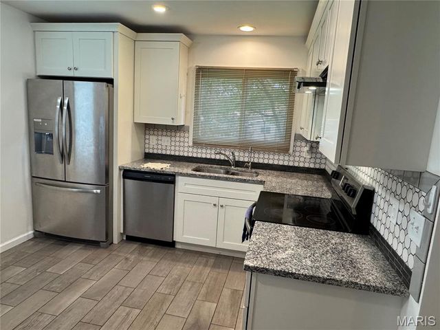 777 Lamplight Lane, Hazelwood, MO 63042