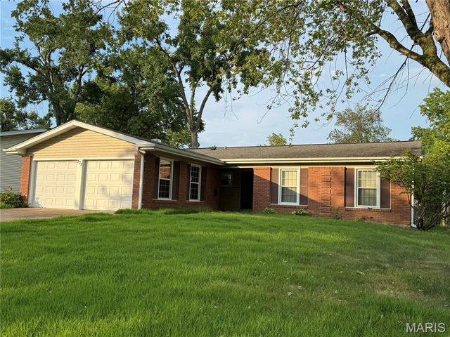 777 Lamplight Lane, Hazelwood, MO 63042