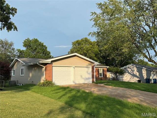 777 Lamplight Lane, Hazelwood, MO 63042