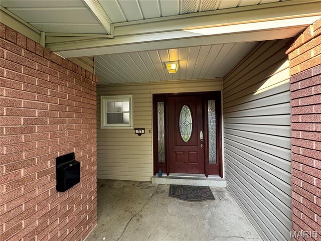 777 Lamplight Lane, Hazelwood, MO 63042