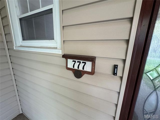 777 Lamplight Lane, Hazelwood, MO 63042