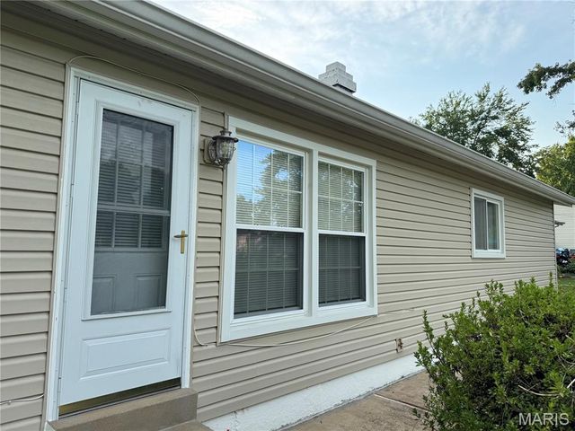 777 Lamplight Lane, Hazelwood, MO 63042